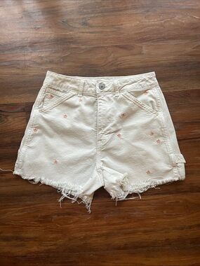 America Eagle Embroidered Floral Off-white Jean Short - Size 2